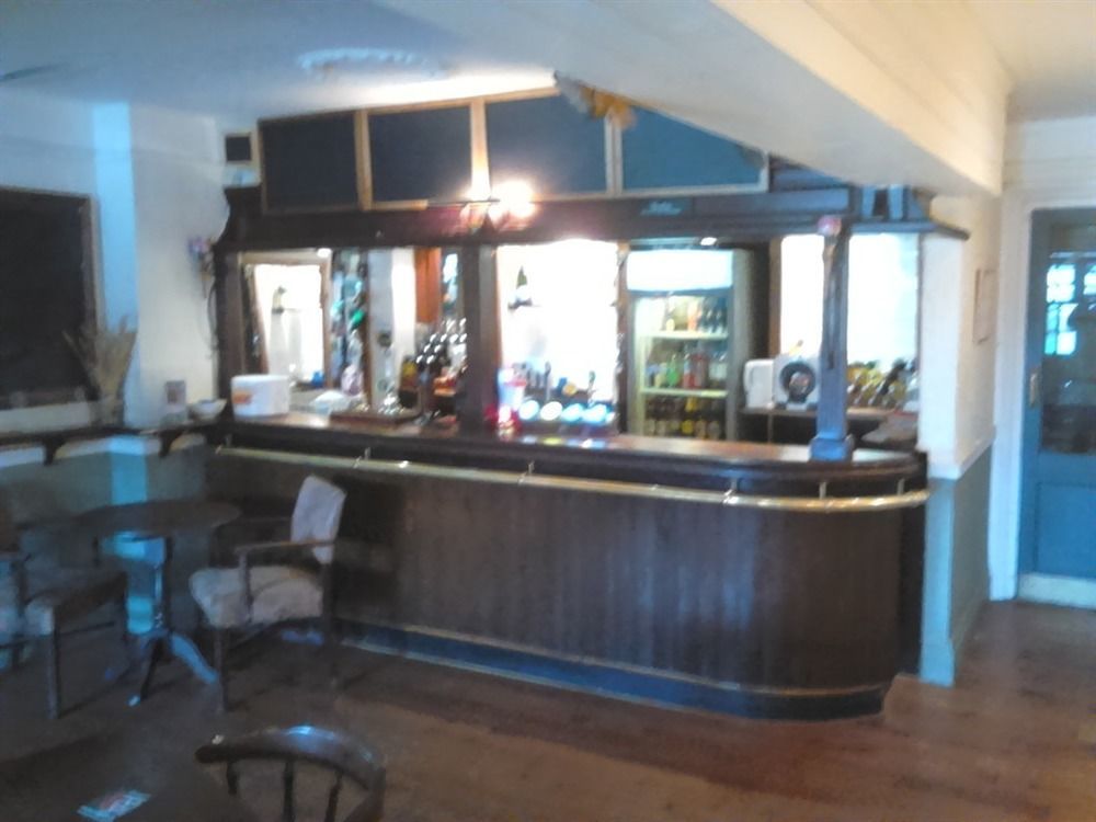 ホテル The Rose & Crown Bulford エクステリア 写真